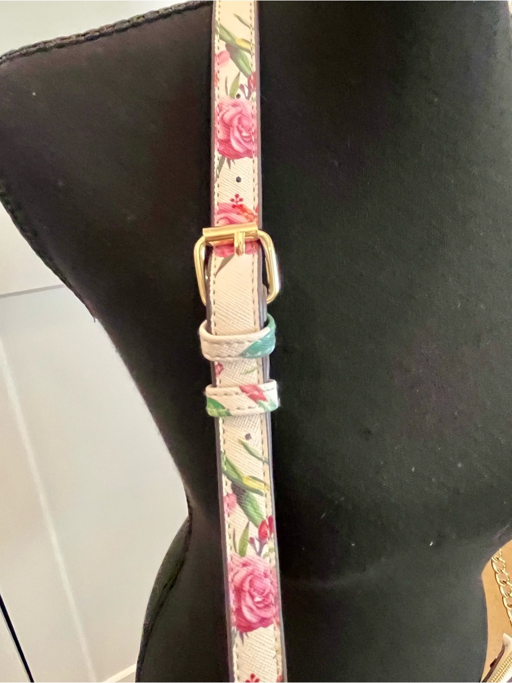 NWOT Steve Madden White Floral Crossbody with Gold Chain - Picture 5 of 16